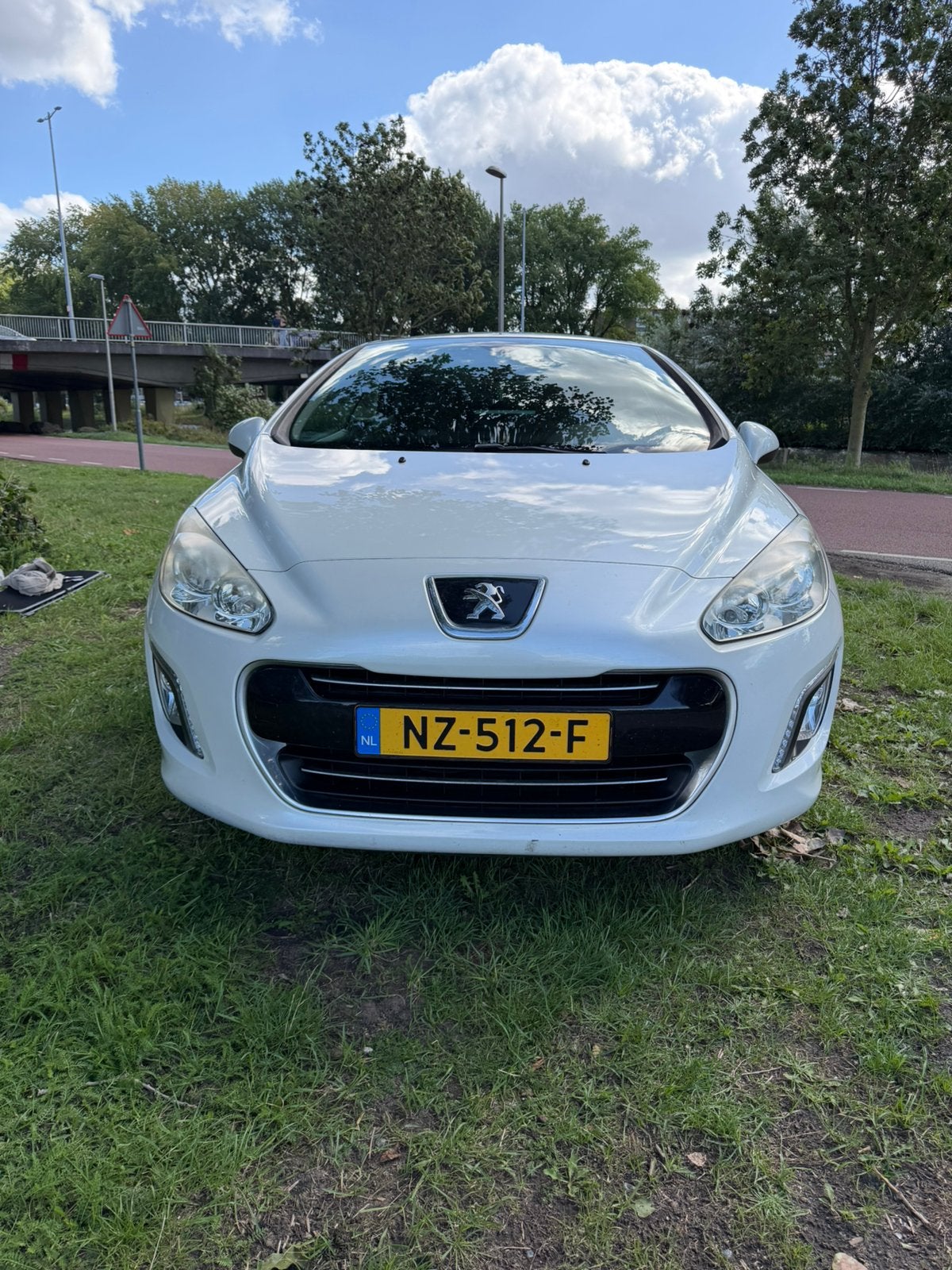 Foto 3 van Peugeot 308 1.6 VTI CC 2011 Wit facelift
