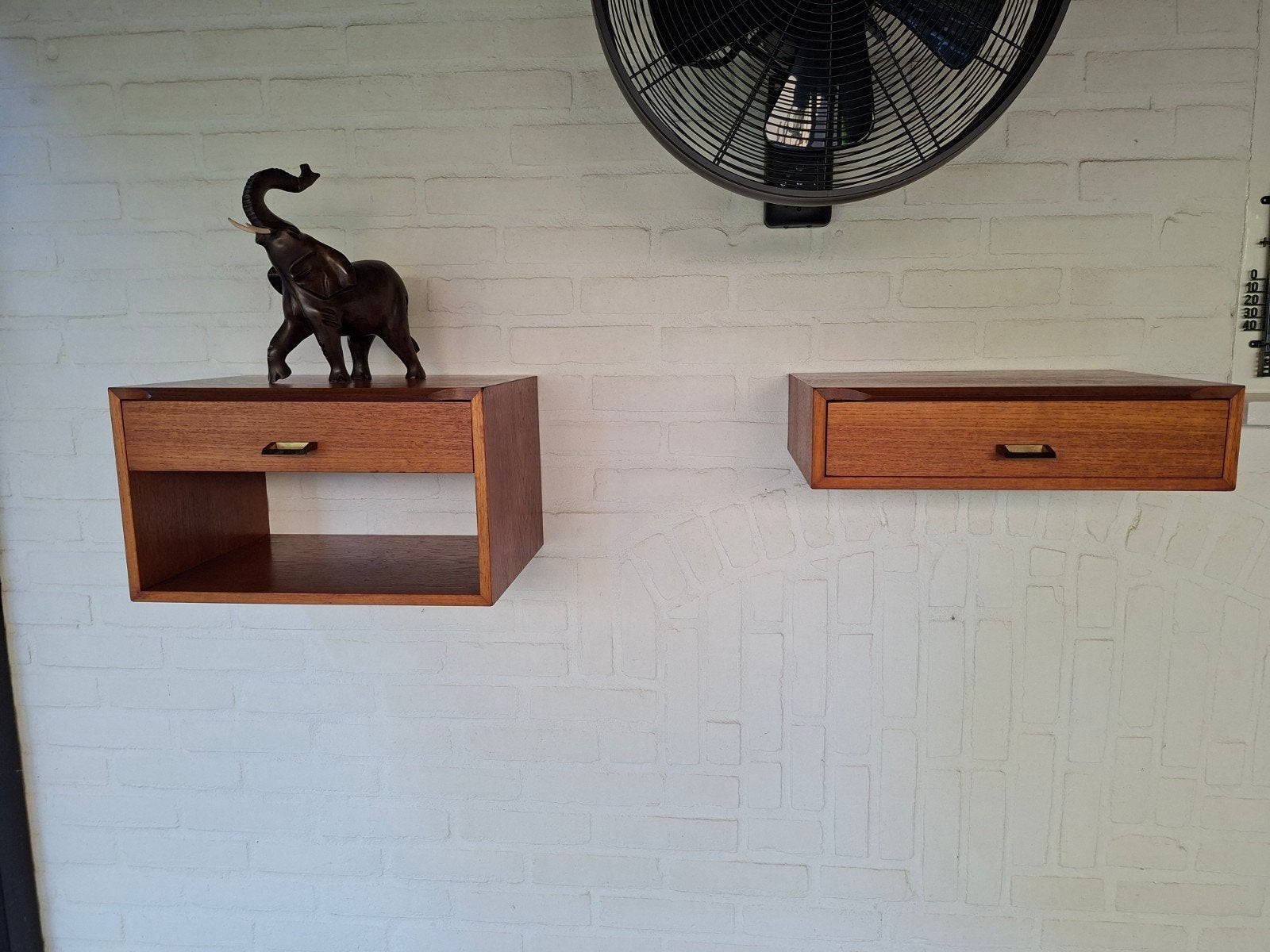 Vintage retro zwevende nachtkastjes wandkastjes jaren 60., Huis en Inrichting, Minder dan 45 cm, Ophalen of Verzenden, Zo goed als nieuw