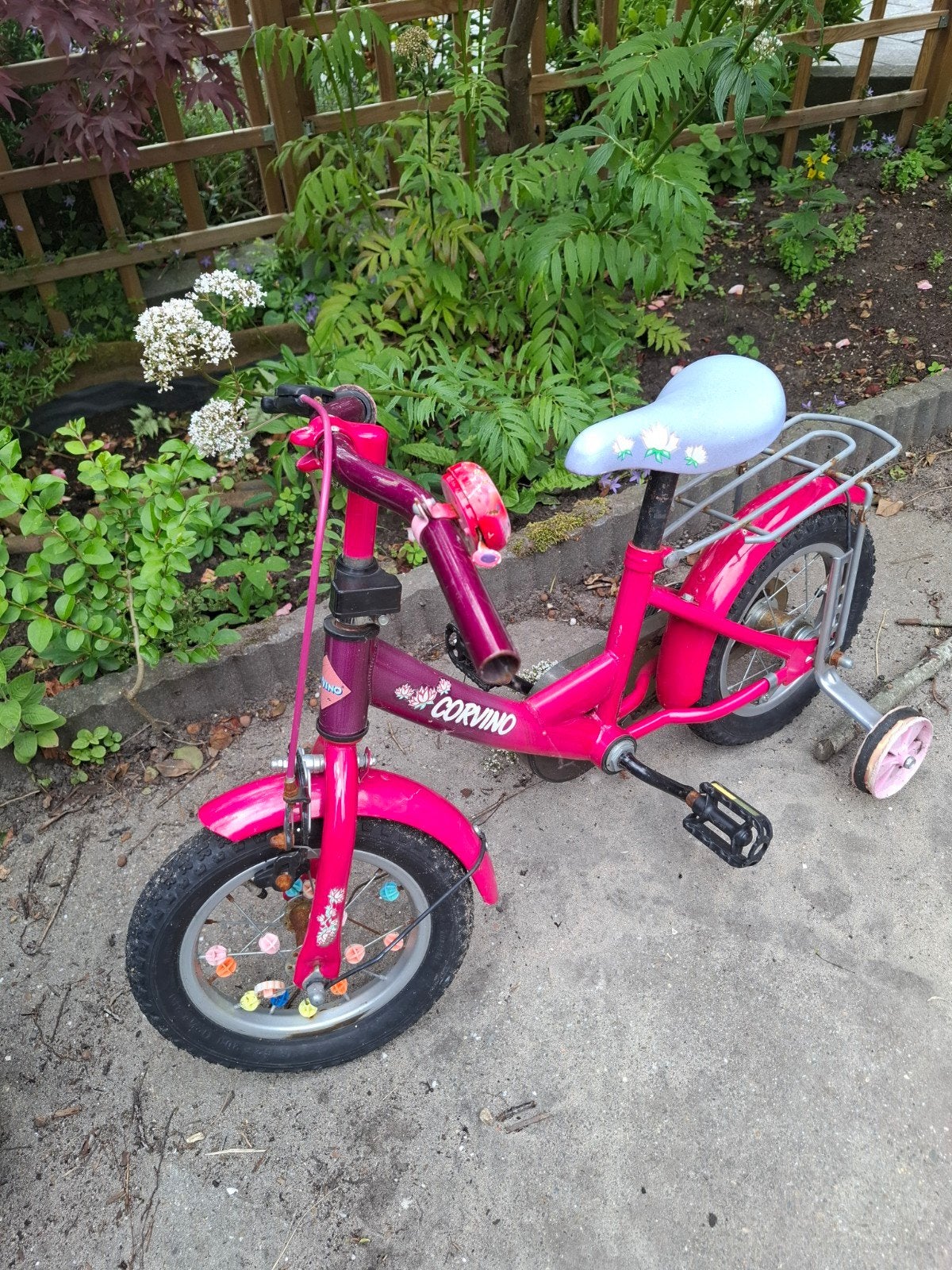 Roze kinderfiets Corvino met zijwieltjes (opknapper), Ophalen of Verzenden, Gebruikt, Minder dan 16 inch, Zijwieltjes