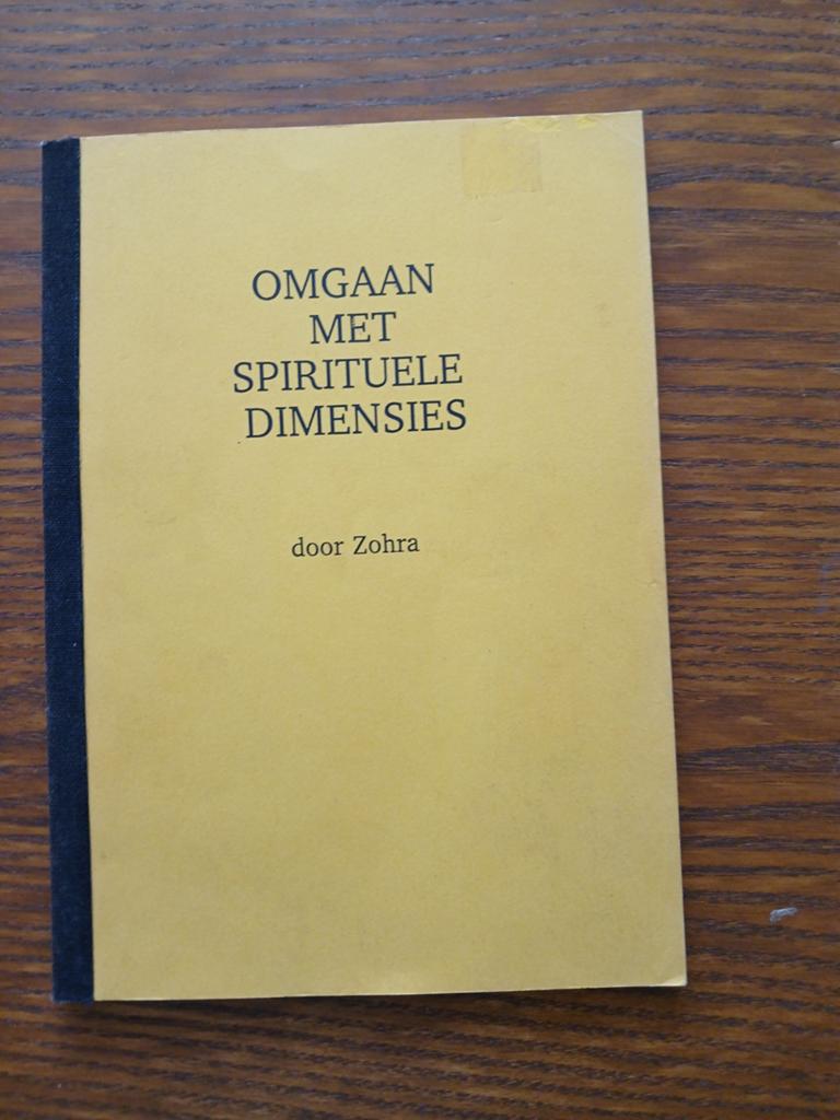Omgaan met Spirituele Dimensies - Zohra, Ophalen of Verzenden, Zo goed als nieuw, Instructieboek, Spiritualiteit algemeen