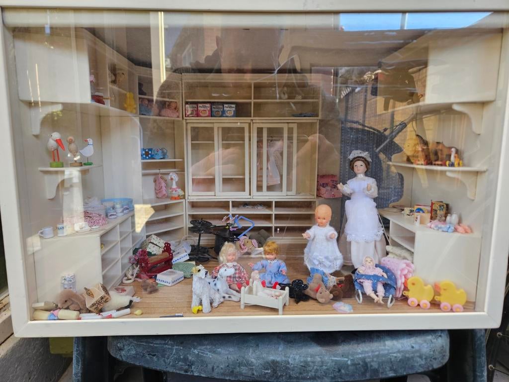 Poppenhuis winkel, Ophalen