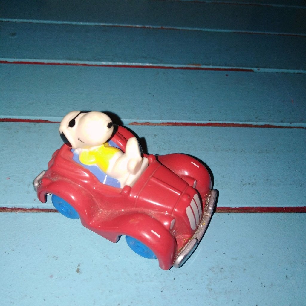 Snoopy in rood autootje 1971, Verzamelen, Speelgoed, Ophalen, Gebruikt