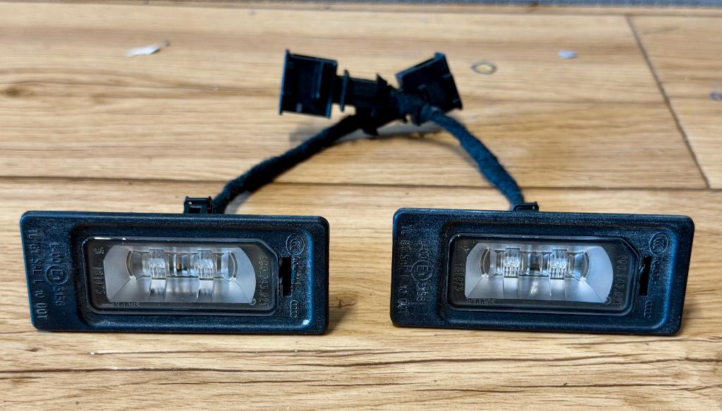 Originele Audi A1 (1e serie) LED kentekenplaatverlichting., Ophalen, Gebruikt, Audi