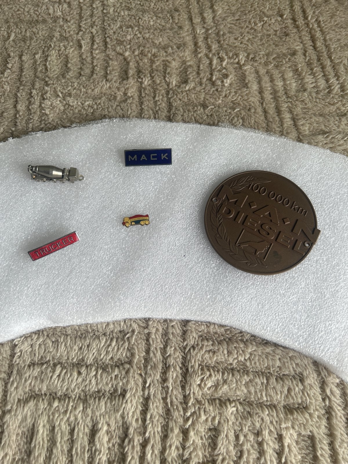 MACK Trucker Pins & Medaille - Verzamelaarsitem, Ophalen of Verzenden, Gebruikt, Auto's