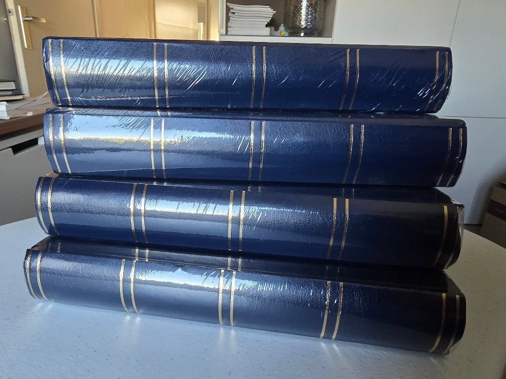 4 nieuwe stockboeken 64/32 zwarte bladen glasheldere stroken, Postzegels en Munten, Ophalen of Verzenden, Verzamelalbum