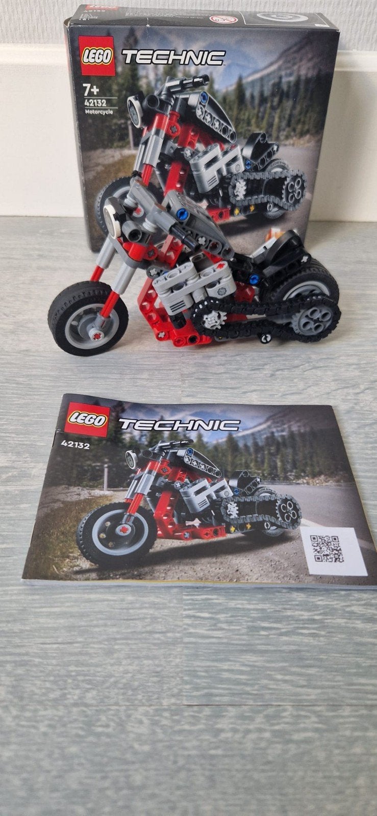 LEGO Technic Motor 42132. Compleet incl doos en instructies., Lego, Ophalen of Verzenden, Zo goed als nieuw, Technic