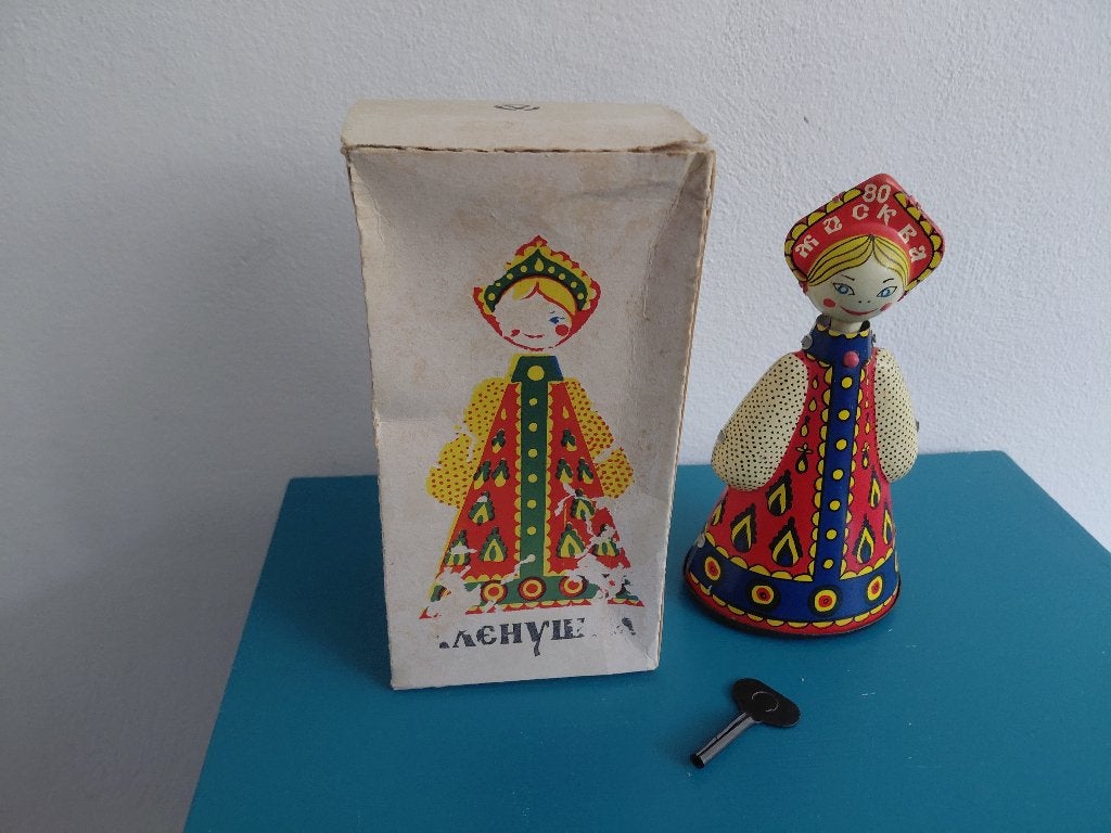 Vintage Russisch blikken speelgoedpop met opwindmechanisme, Ophalen of Verzenden