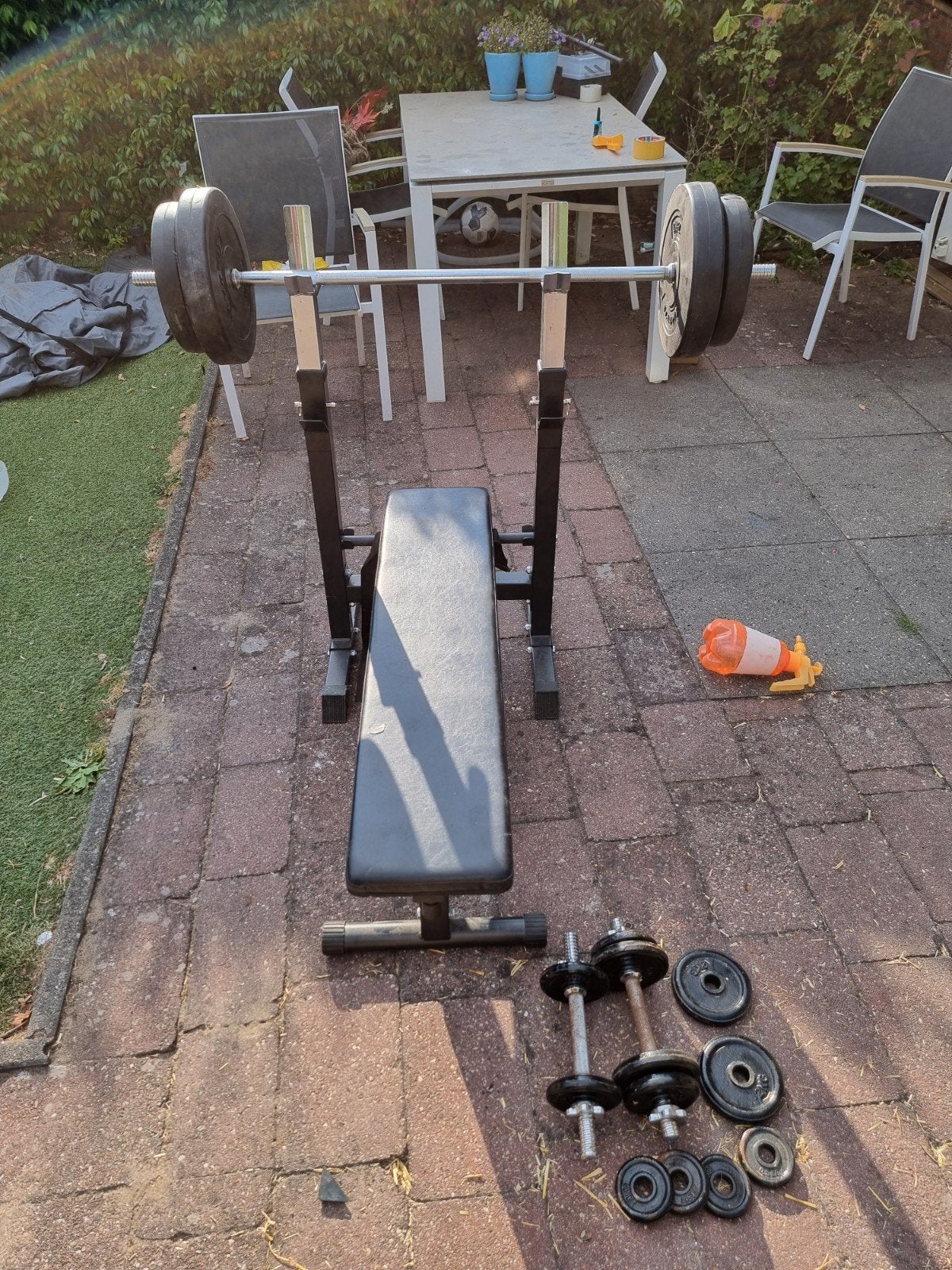 Gebruikte bench press met halters en gewichten, Ophalen, Gebruikt, Armen, Fitnessbank