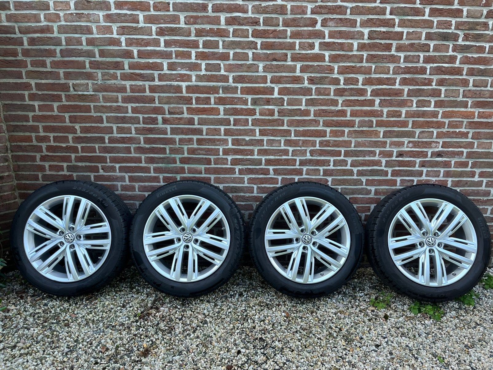VW Tiguan velgen 19” met Pirelli winterbanden Sottozero, Gebruikt, Banden en Velgen, Winterbanden, 235 mm