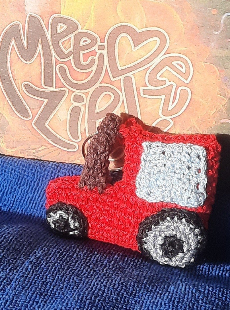 Gehaakte Sleutelhanger Rode tractor, Verzamelen, Ophalen of Verzenden, Nieuw, Transport