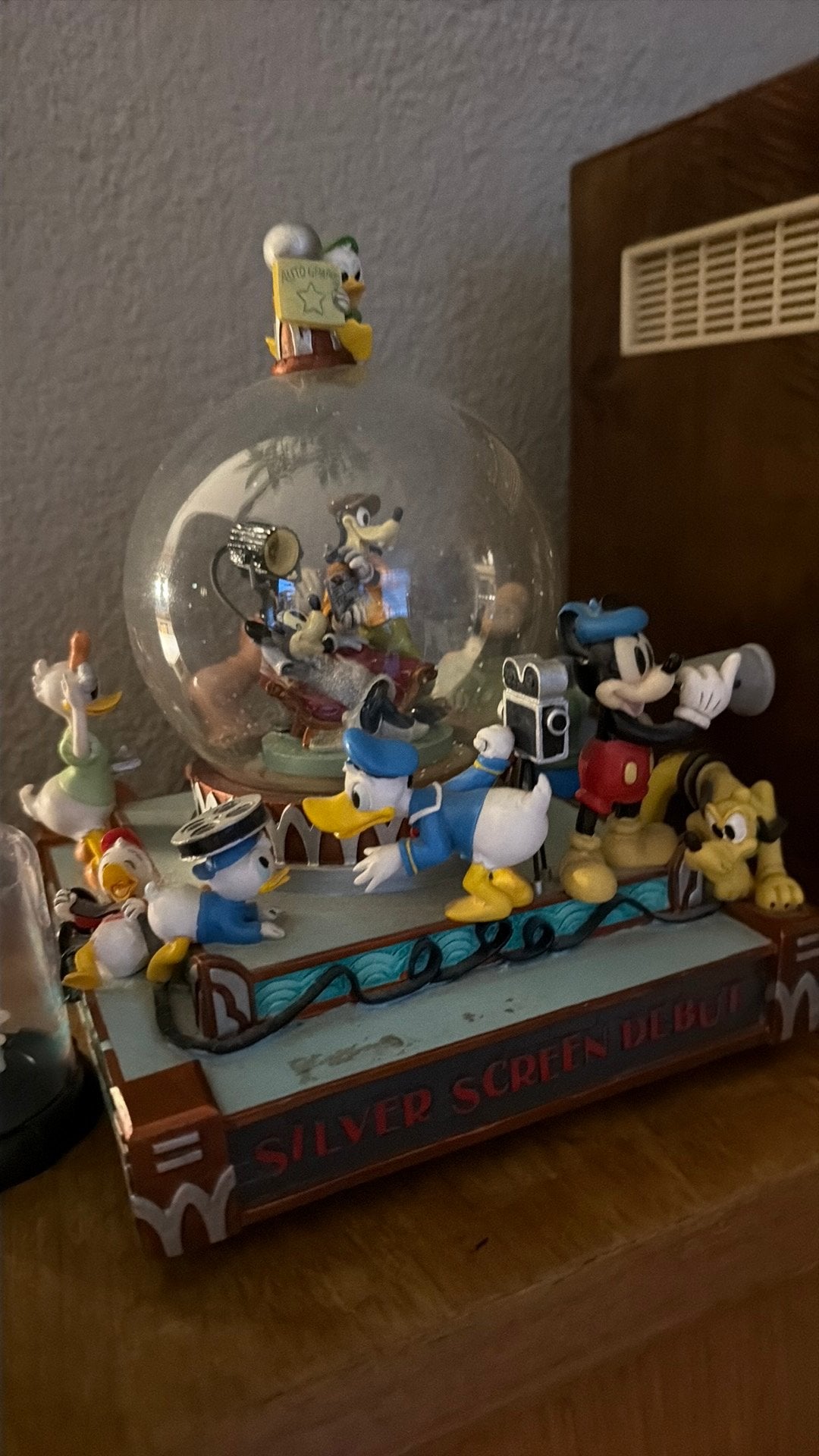 Disney Silver Screen Debut Sneeuwbol met Figuren, Ophalen of Verzenden, Mickey Mouse, Zo goed als nieuw, Beeldje of Figuurtje