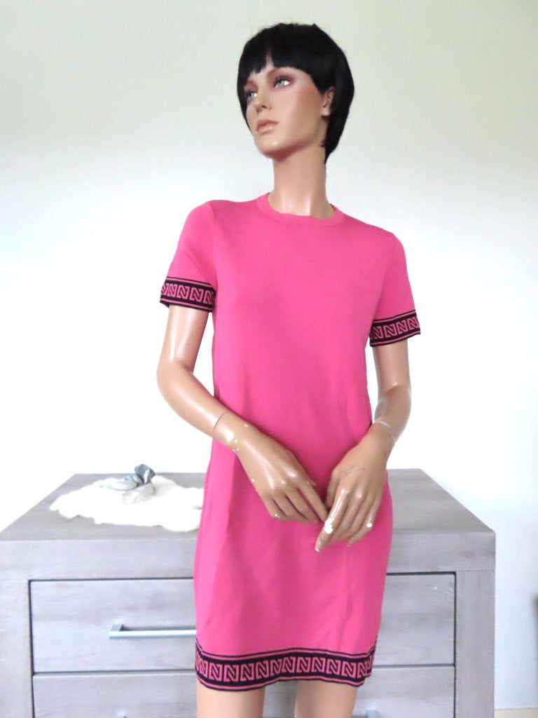 NIKKIE Felroze Opvallende Jurk Retro/Y2K statement S 36, Ophalen of Verzenden, Zo goed als nieuw, Nikkie, Roze