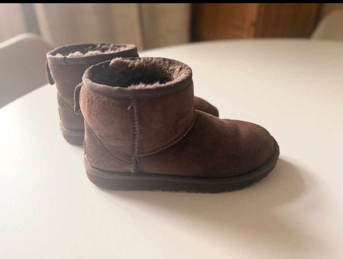 Nette Originele Uggs Chocolate maat 32.5., Ophalen, Gebruikt, Jongen of Meisje