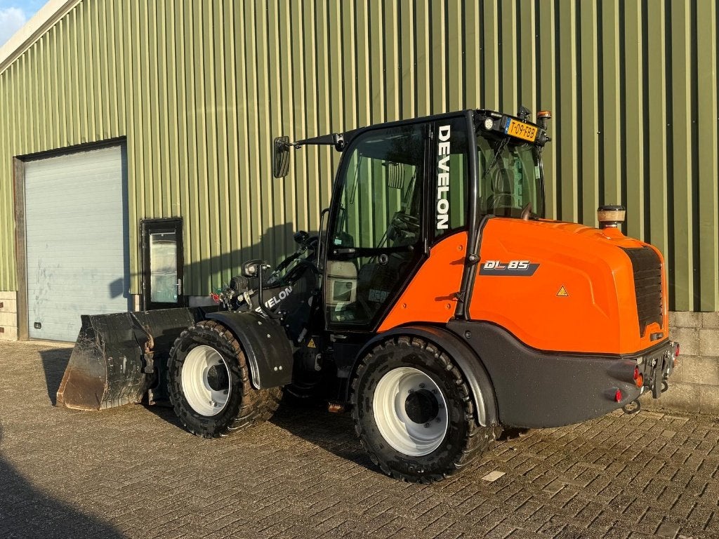 Develon DL85-7 2022 Zeer nette machine., Ophalen, Graafmachine
