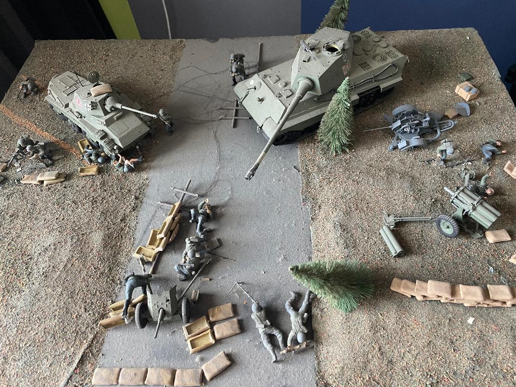 Oude diorama duitse tanks WOII, Ophalen, Gebruikt, 1:35 tot 1:50, Diorama