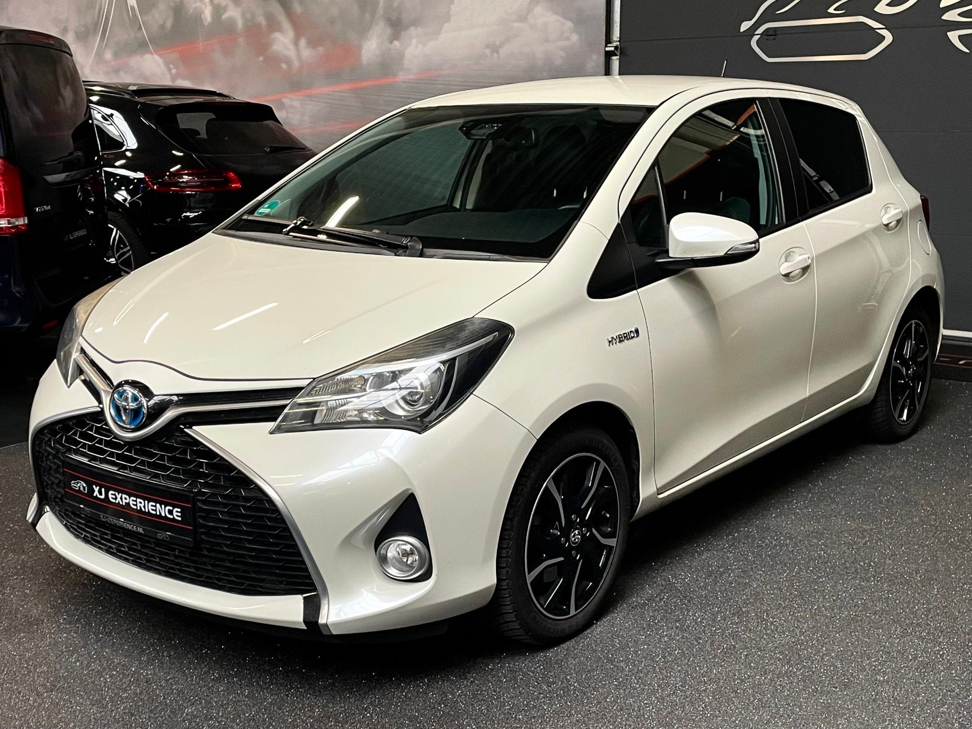 Toyota Yaris 1.5 Hybrid Dynamic Bi-Tone Cruise ,Stoel verw,, Auto's, Gebruikt, 4 cilinders, Bi-Xenon koplampen, Bedrijf