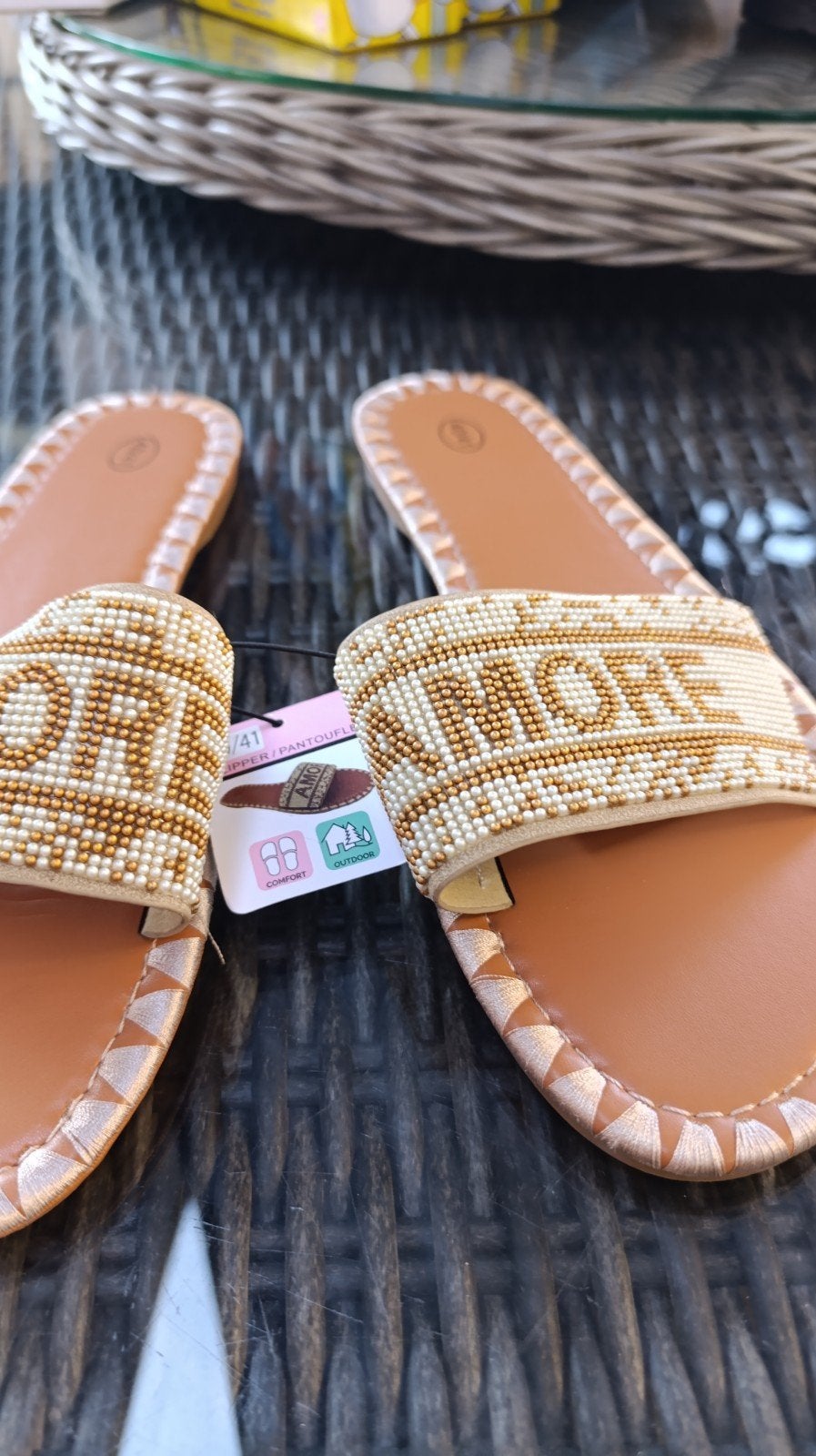 Nieuwe slippers met kralen, maat 40/41, Ophalen of Verzenden, Nieuw, Beige, Slippers