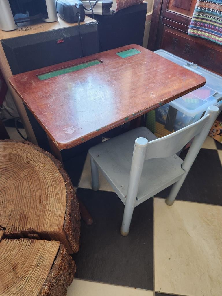 Gebruikt bureau en stoeltje, geverfd, Ophalen, Gebruikt, Metaal, Kinderbureau