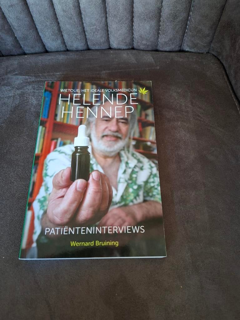 Helende Hennep: Wietolie, het ideale volksmedicijn, Ophalen of Verzenden, Zo goed als nieuw, Kruiden en Alternatief, Wernard Bruining