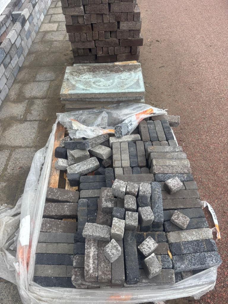 Gratis Klinkers (nieuw) en 60x60 tegels, Tuin en Terras, Ophalen of Verzenden, Gebruikt, Beton, Klinkers