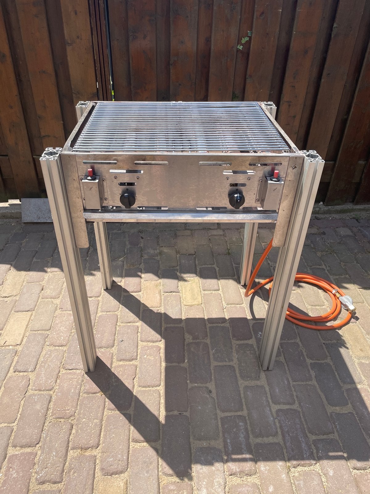 Professionele Gasbarbecue met Grill en Bakplaat, Ophalen, Gebruikt
