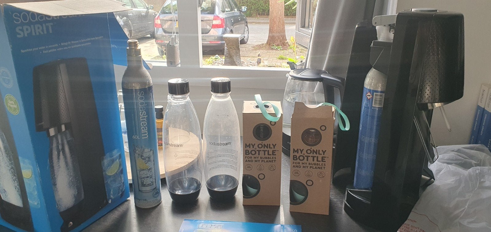 Sodastream Spirit met CO2-fles en extra flessen, Ophalen of Verzenden, Zo goed als nieuw