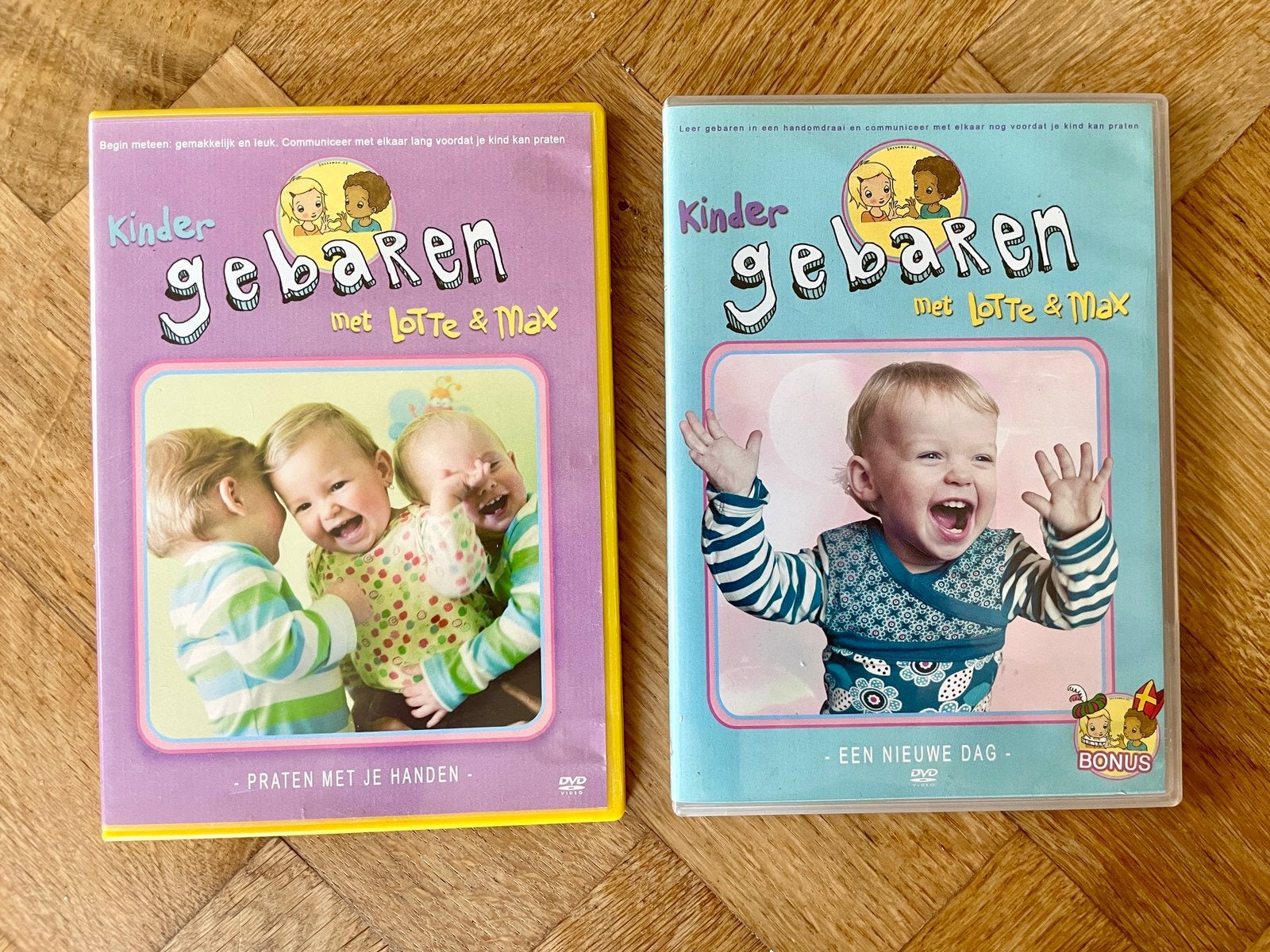 2x Kindergebaren DVD’s - Praten met je Handen + Nieuwe Dag, Alle leeftijden, Tv-serie, Ophalen of Verzenden, Zo goed als nieuw