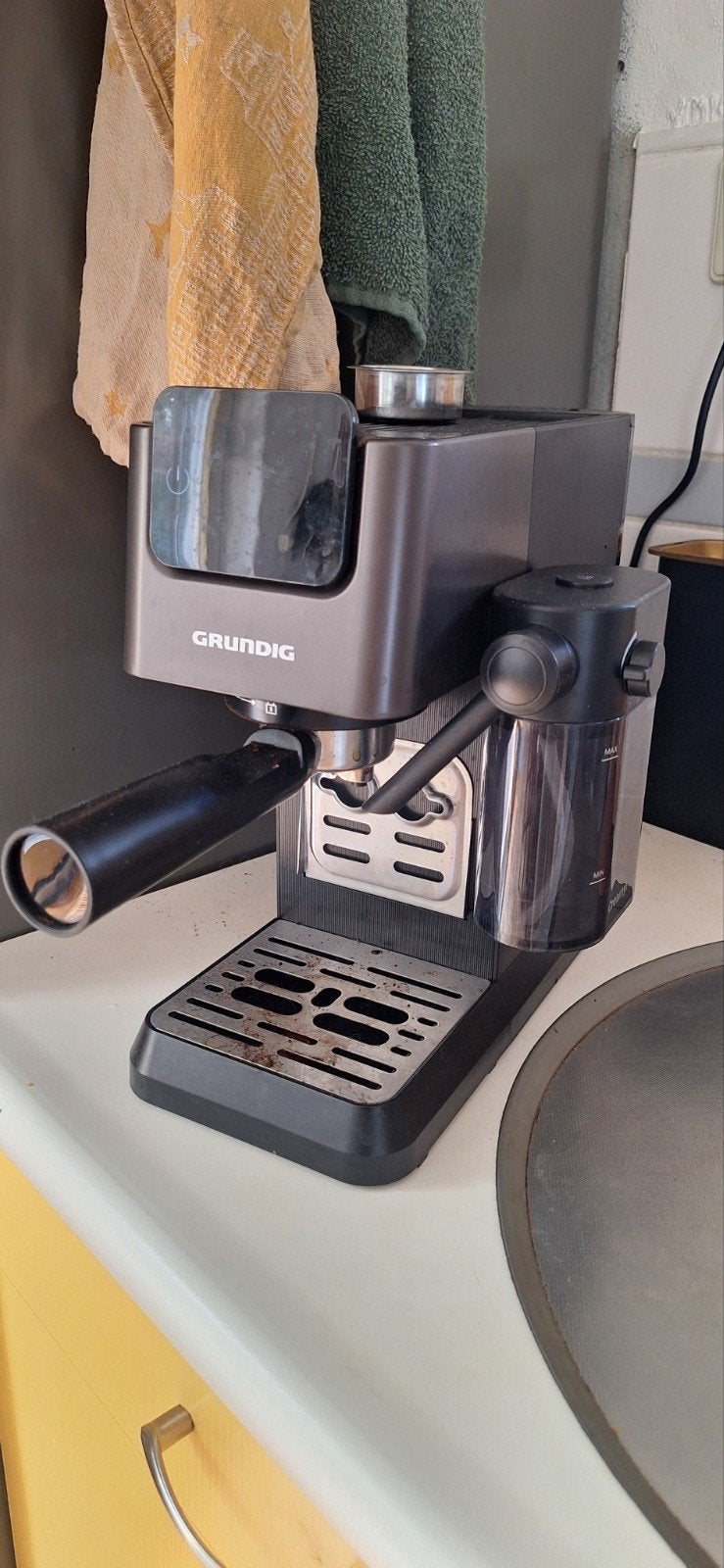 Grundig Espresso apparaat met melkopschuimer, Ophalen, Espresso apparaat