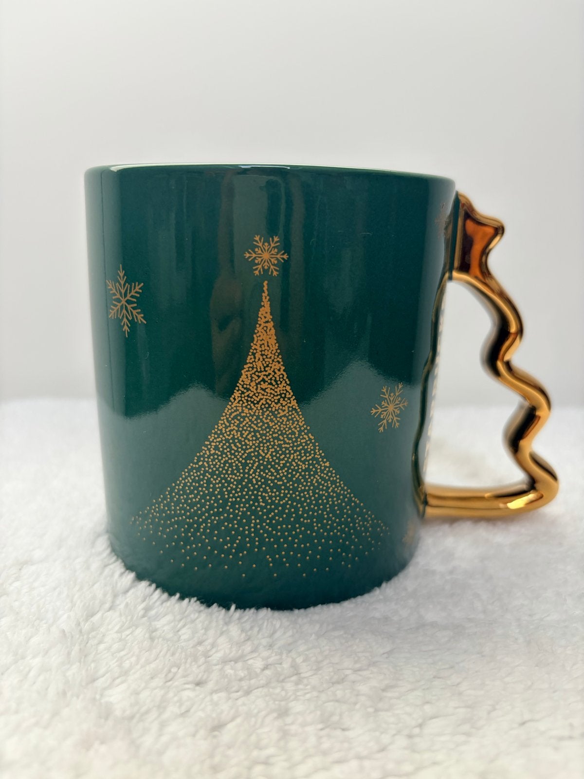 Starbucks Kerst Mok Groen met Gouden Kerstboom en Sneeuwvlok, Nieuw, Ophalen of Verzenden, Steen/keramiek, Overige merken