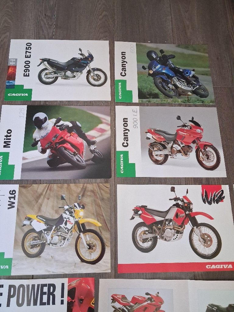 10 stuks folders/brochure CAGIVA modellen (engels talig), Ophalen of Verzenden, Overige merken