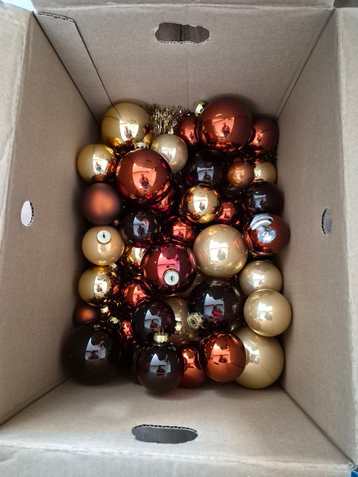 90 kerstballen roest kleurig met deco, Diversen, Ophalen, Zo goed als nieuw