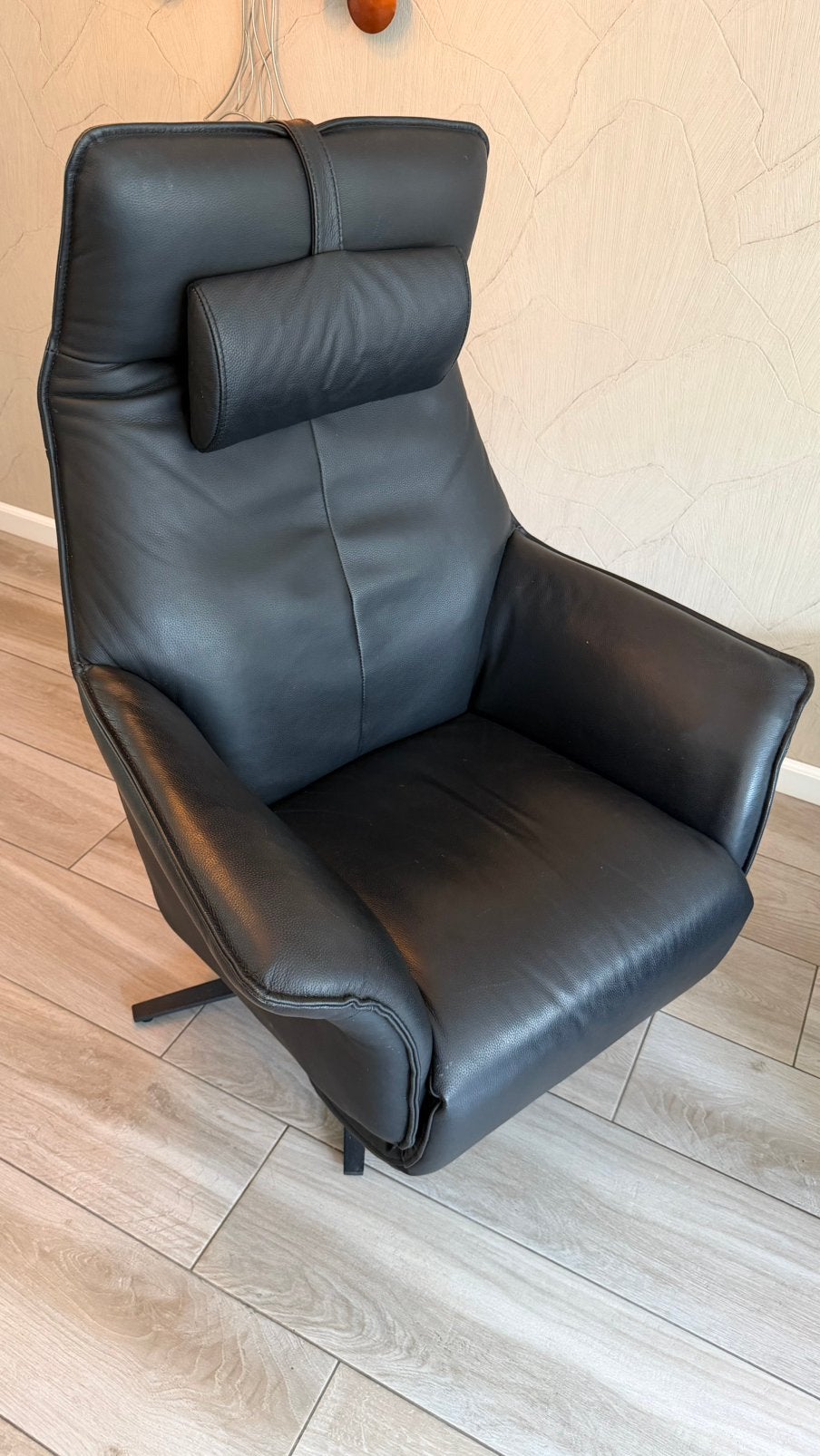 Relaxfauteauil van Montèl model Brera, Huis en Inrichting, Fauteuils, Zo goed als nieuw, Leer, Minder dan 50 cm, Ophalen