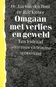 Omgaan met verlies en geweld J.van den Bout 9021520923, Ophalen of Verzenden, Zo goed als nieuw, Sociale psychologie, J.van den Bout
