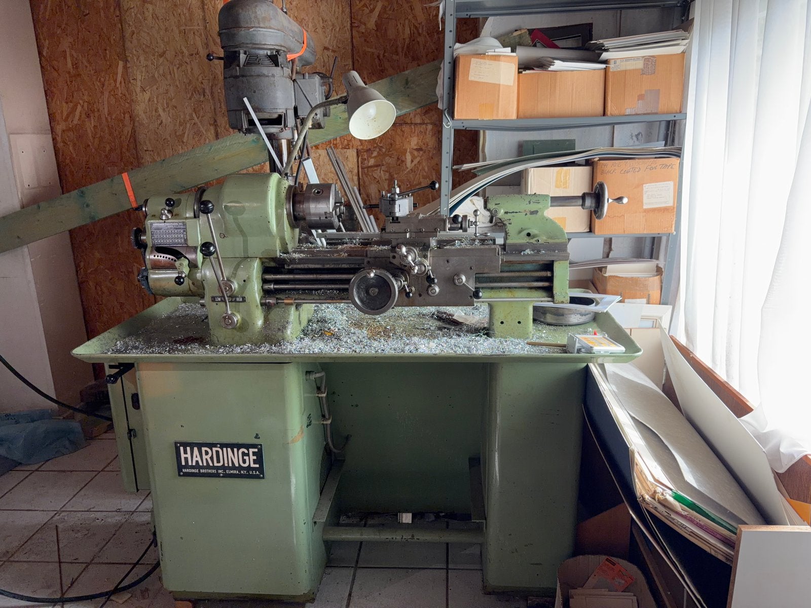 Hardinge draaibank + boor/freesmachine + toebehoren, Ophalen, Zo goed als nieuw, Metaaldraaibank