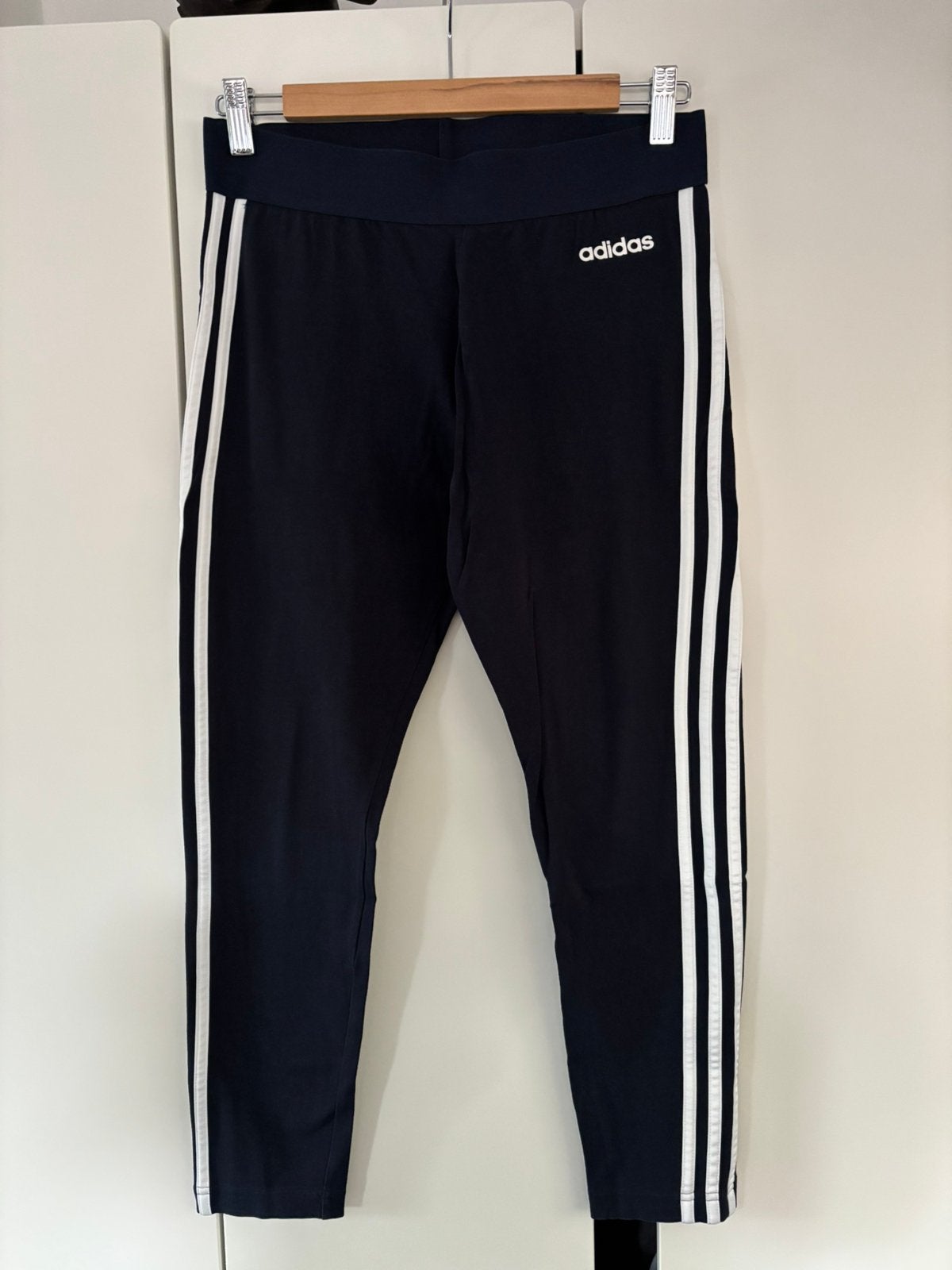 Adidas sportlegging donkerblauw maat M, Kleding | Dames, Sportkleding, Maat 38/40 (M), Blauw, Ophalen of Verzenden, Fitness of Aerobics