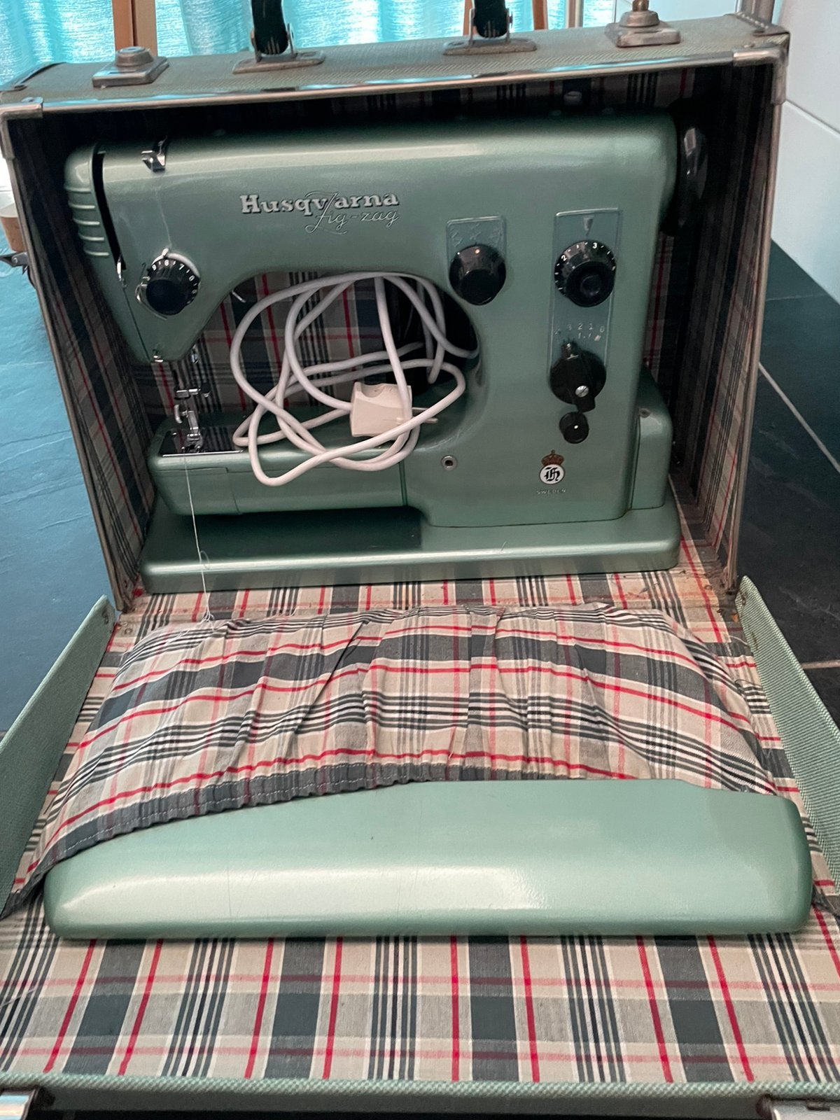 Husqvarna naaimachine uit de jaren 60, Ophalen