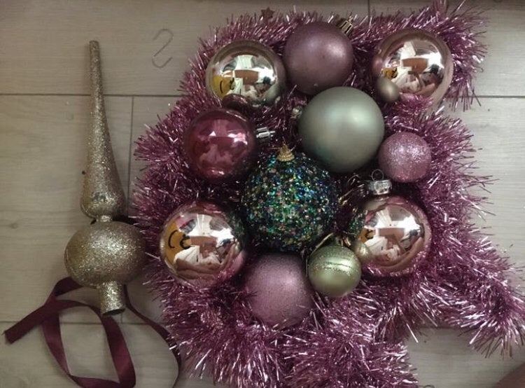 Kerstboom versiering: slingers en kerstballen, Ophalen of Verzenden, Zo goed als nieuw
