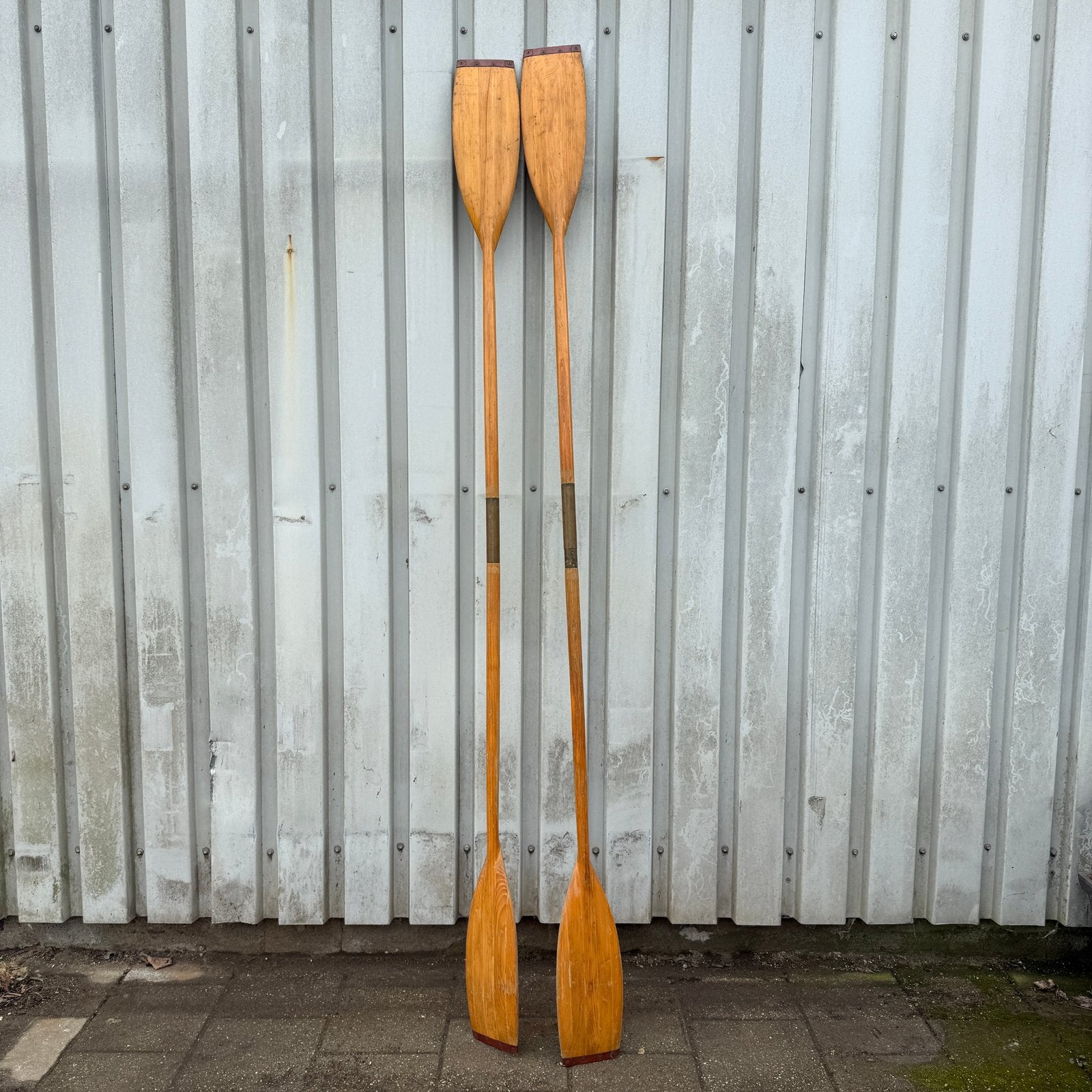 Set van twee vintage oude houten roeispanen boot kano antiek, Ophalen of Verzenden, Gebruikt, Dubbelbladige peddel