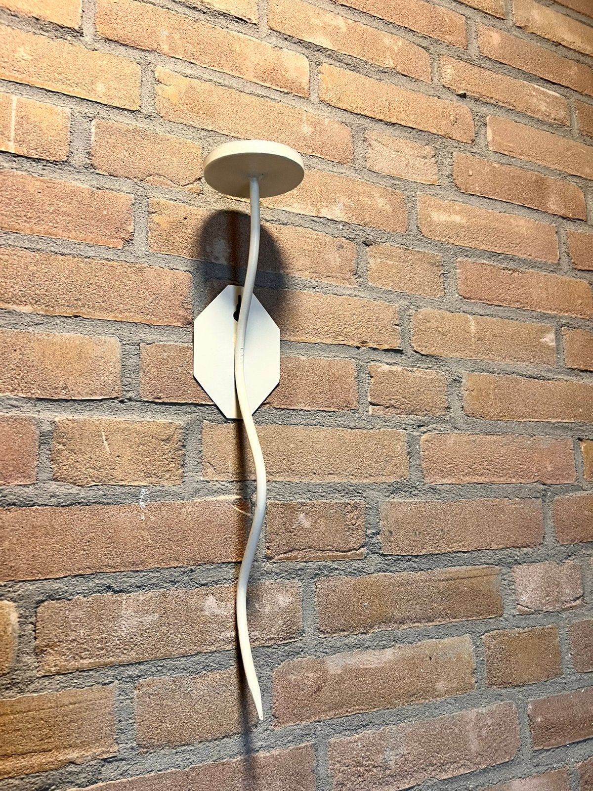 Metalen wandkandelaar golvend wit beige, Beige, 50 cm, Ophalen of Verzenden, Zo goed als nieuw