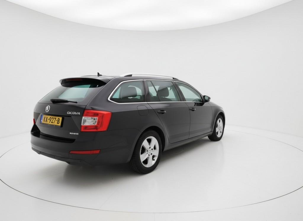 Skoda OCTAVIA 1.6 TDI GREENLINE. PDC, NAVI, CRUISE, STOELVW., Voorwielaandrijving, Gebruikt, 4 cilinders, Zwart