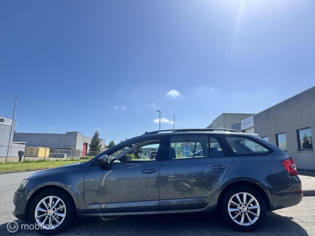 Skoda Octavia Combi 1.6 TDI Greentech Ambition Business|Pano, Auto's, Skoda, Euro 6, 4 cilinders, 125 €/maand, Octavia