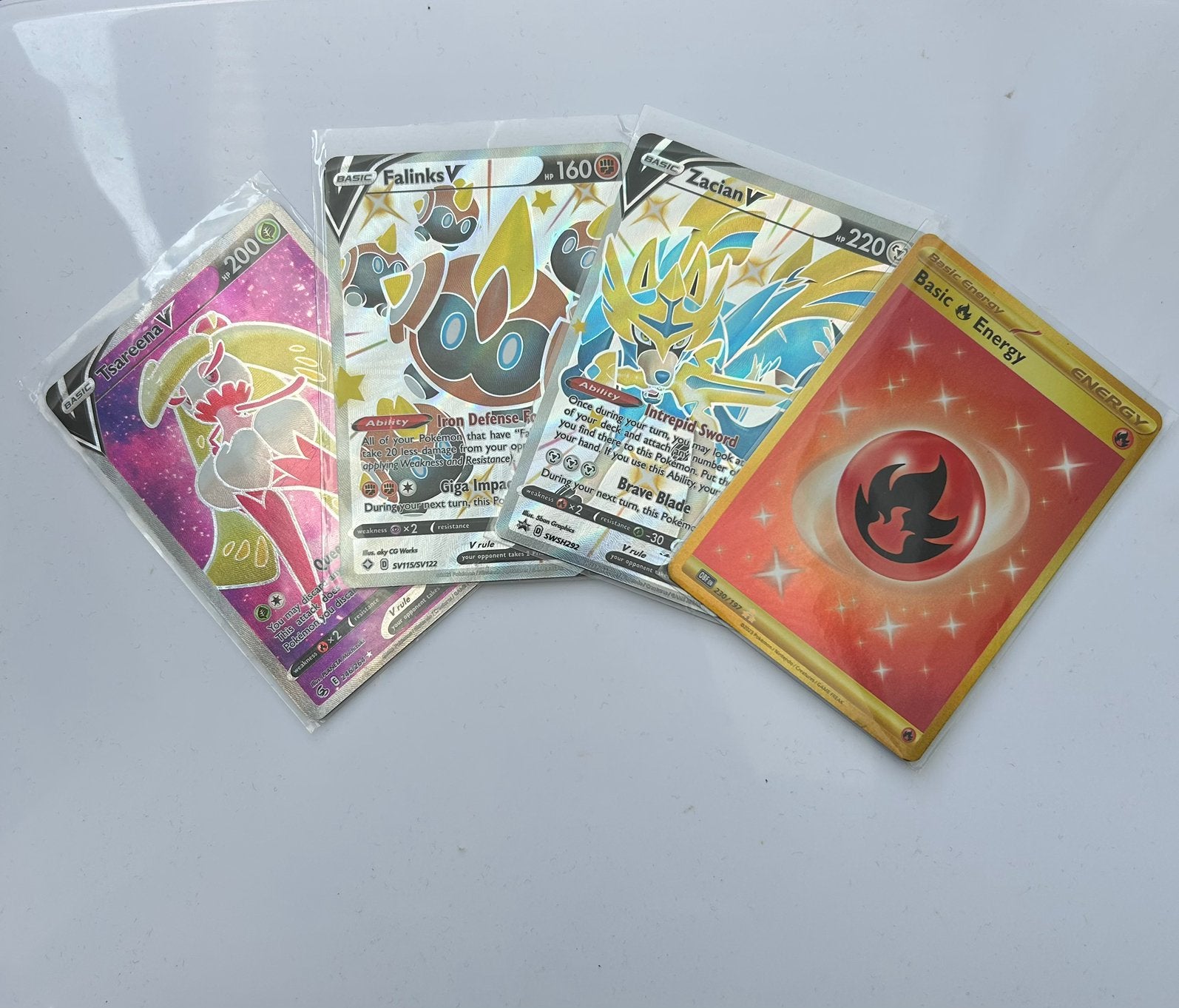 Pokémon kaarten – shiny V kaarten en gouden Energy, Verzenden, Nieuw, Meerdere kaarten, Foil