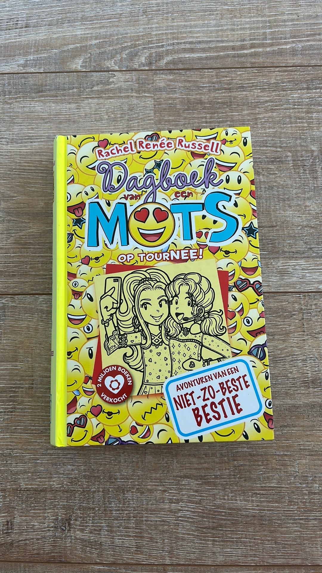 Rachel Renée Russell - Op tourNEE!, Boeken, Ophalen of Verzenden, Zo goed als nieuw, Rachel Renée Russell