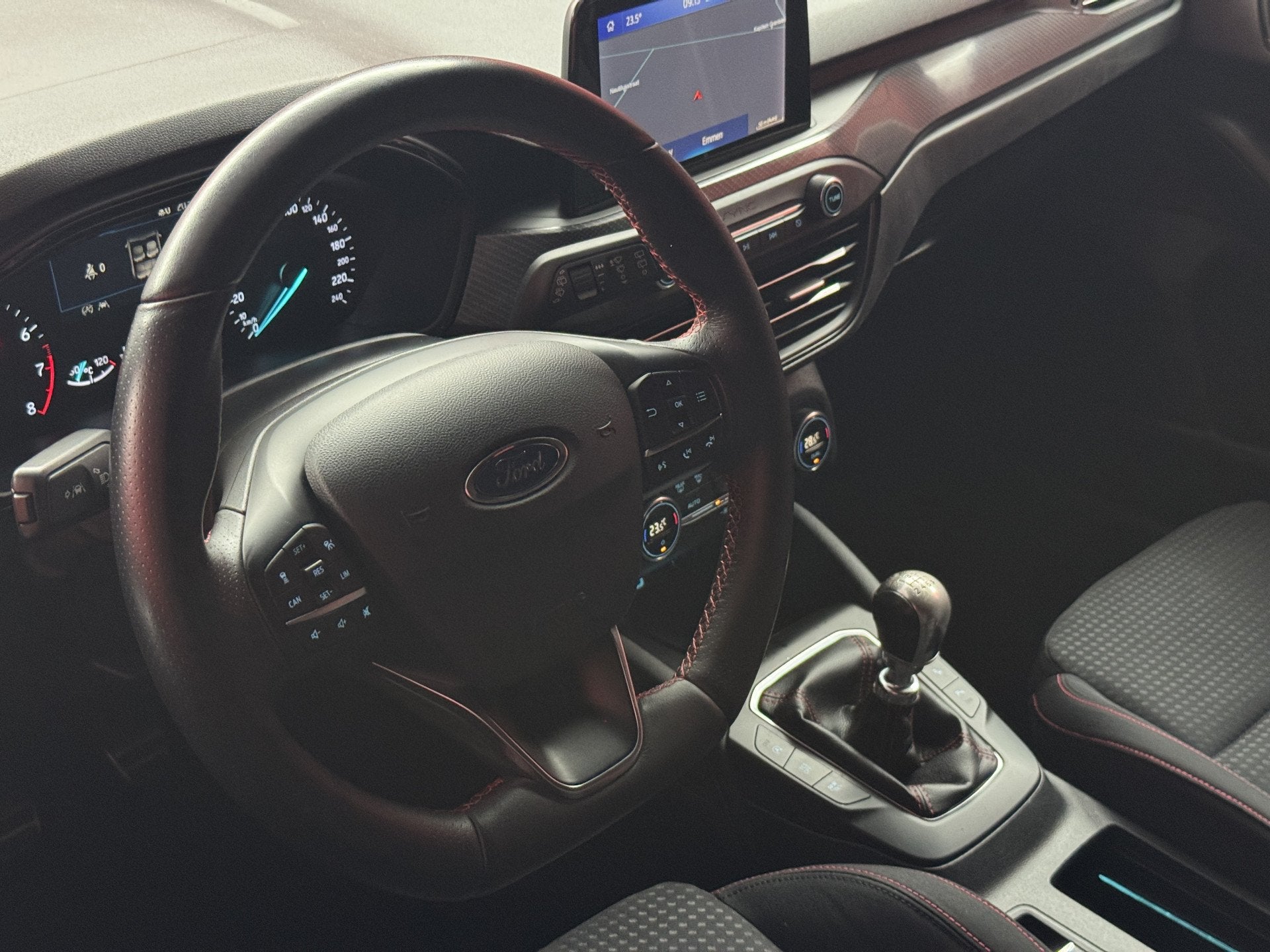 Foto 3 van Ford FOCUS Wagon 1.0 EcoBoost ST Line Business | Navigatie |