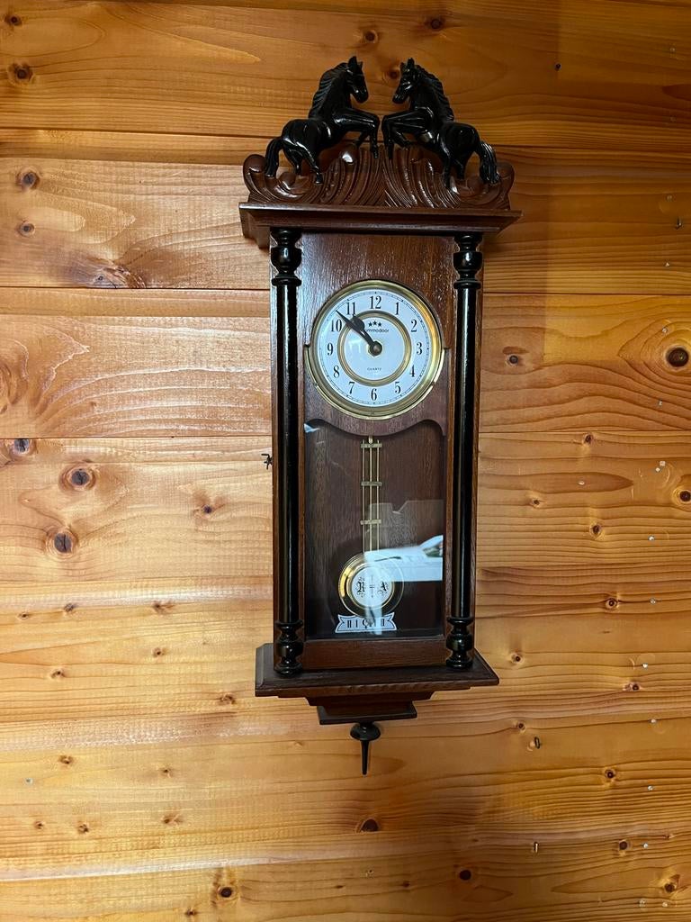 Vintage wandklok met paardenmotief - Commodoor Quartz, Antiek en Kunst, Antiek | Klokken, Ophalen