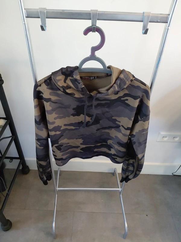 Bershka Hoodie Khaki Camouflage Maat XS, Ophalen of Verzenden