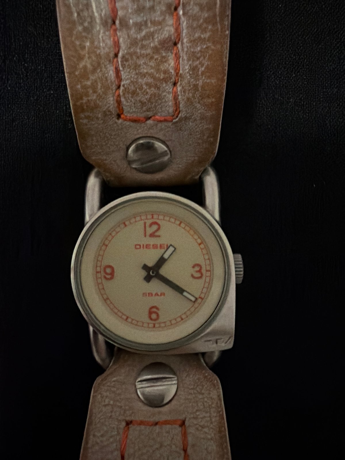 Diesel crème horloge met oranje accenten, Overige merken, Staal, Polshorloge, Ophalen of Verzenden