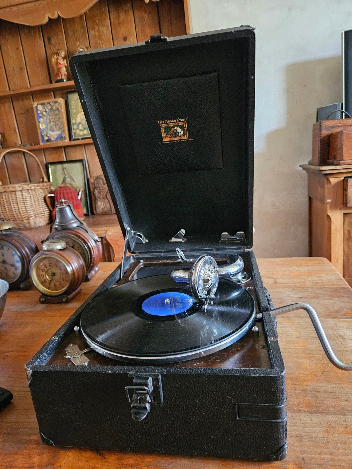 Antieke His Master's Voice 102 draagbare platenspeler, Ophalen