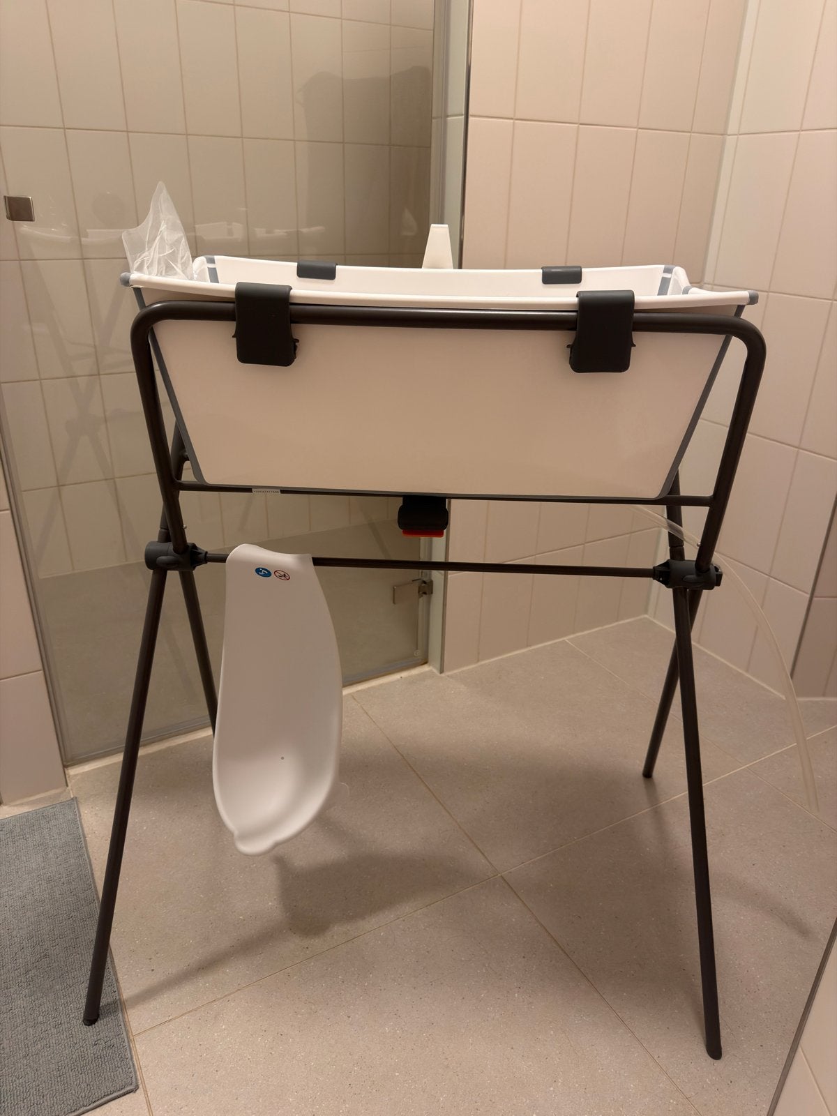 Stokke Flexi Bath complete set - zo goed als nieuw!, Kinderen en Baby's, Badjes en Verzorging, Ophalen, Zo goed als nieuw, Badje
