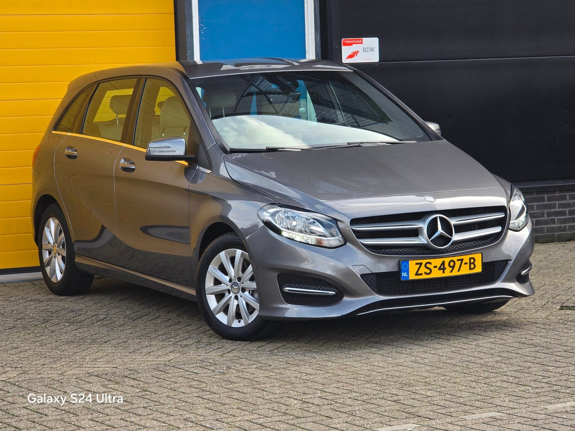 Mercedes-Benz B-klasse 180 Ambition / Automaat / Leder / Cam, Auto's, 1325 kg, Gebruikt, 4 cilinders, 122 pk